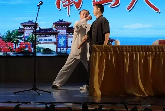 赵幼斌老师在南山大讲堂讲座
