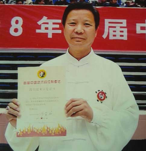卢信有
