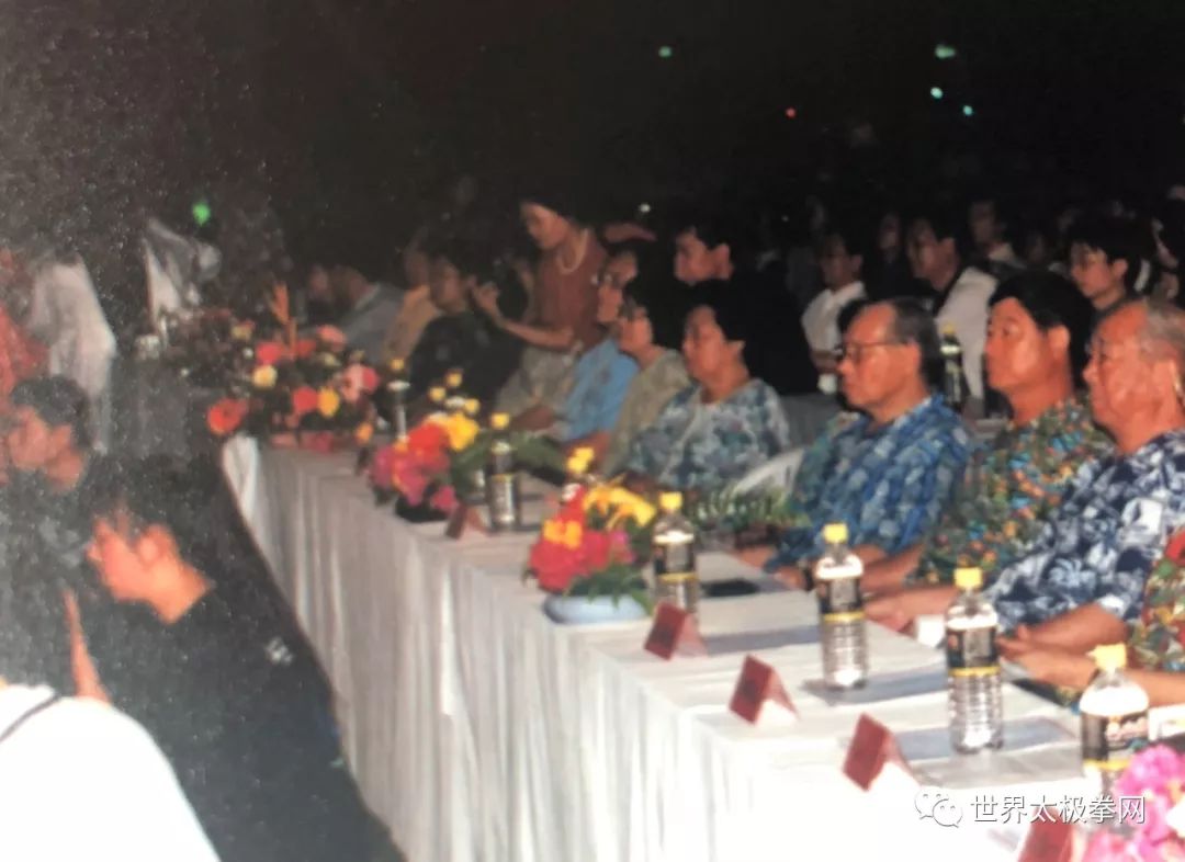 2001年3月在三亚出席首届世界太极健康大会