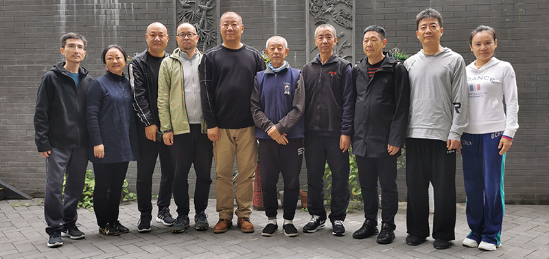 右起第五阎海峰 右起第四阎海江 左起第五张彤