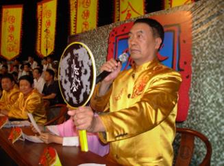 张全亮在《央视武林大会》上执裁
